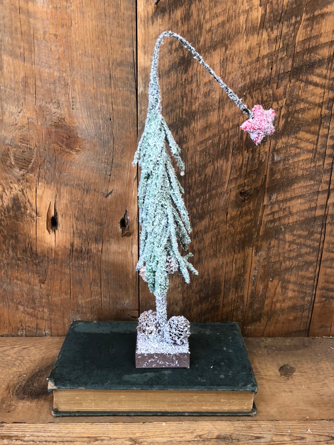 Green Snowy Tree with Dangle Red Star
