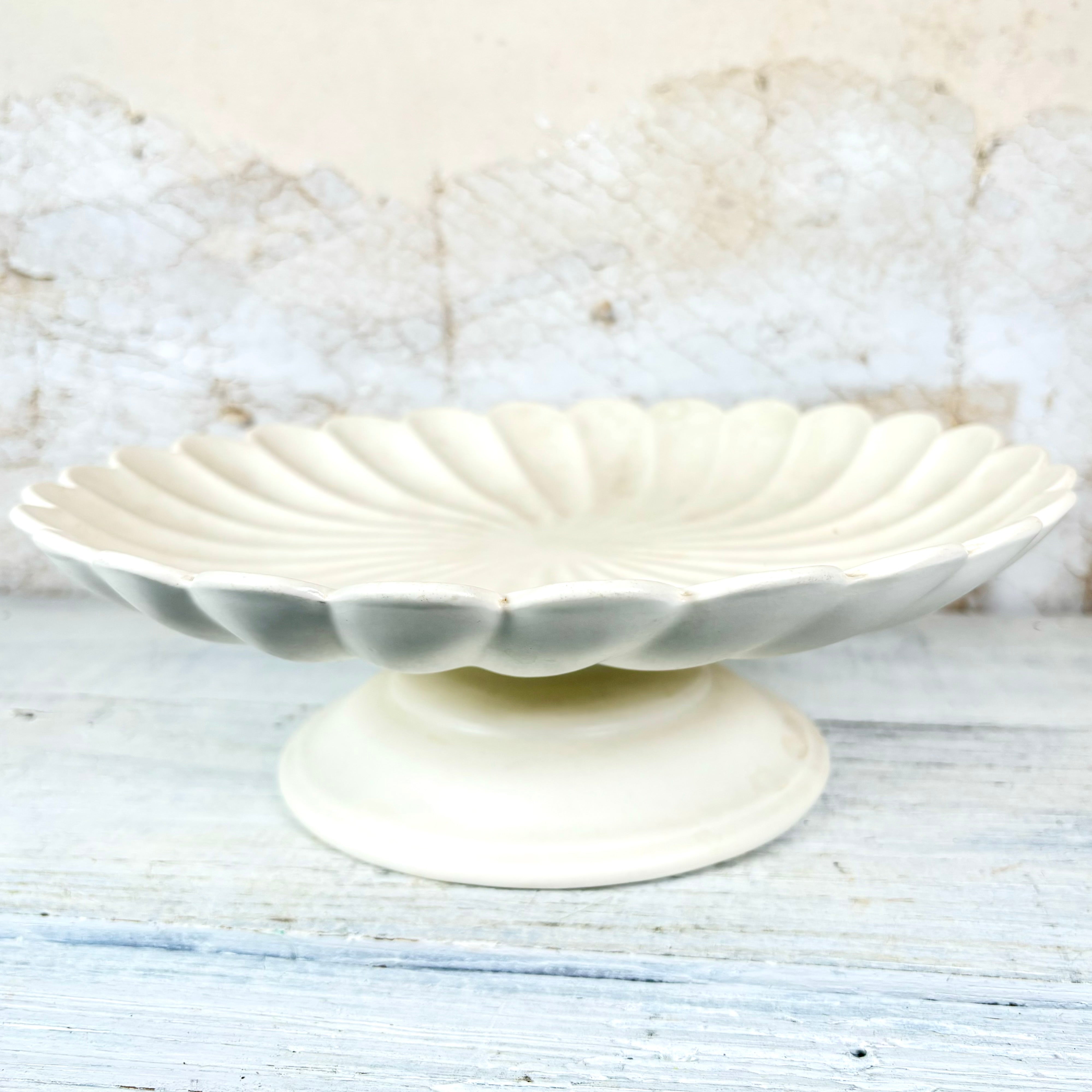 Scalloped Pedestal Cake Dish