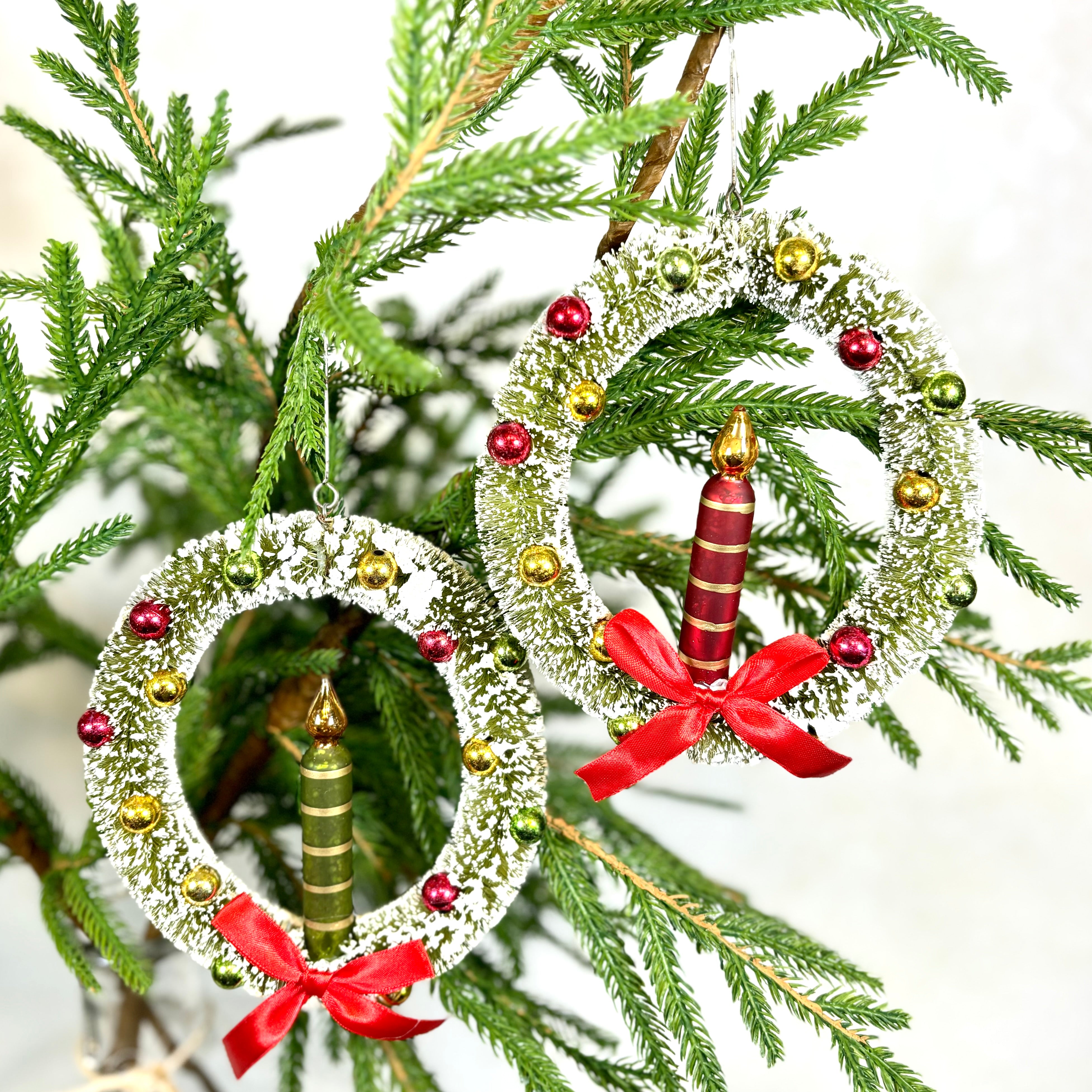 Sisel Wreath with Green Candle Ornament