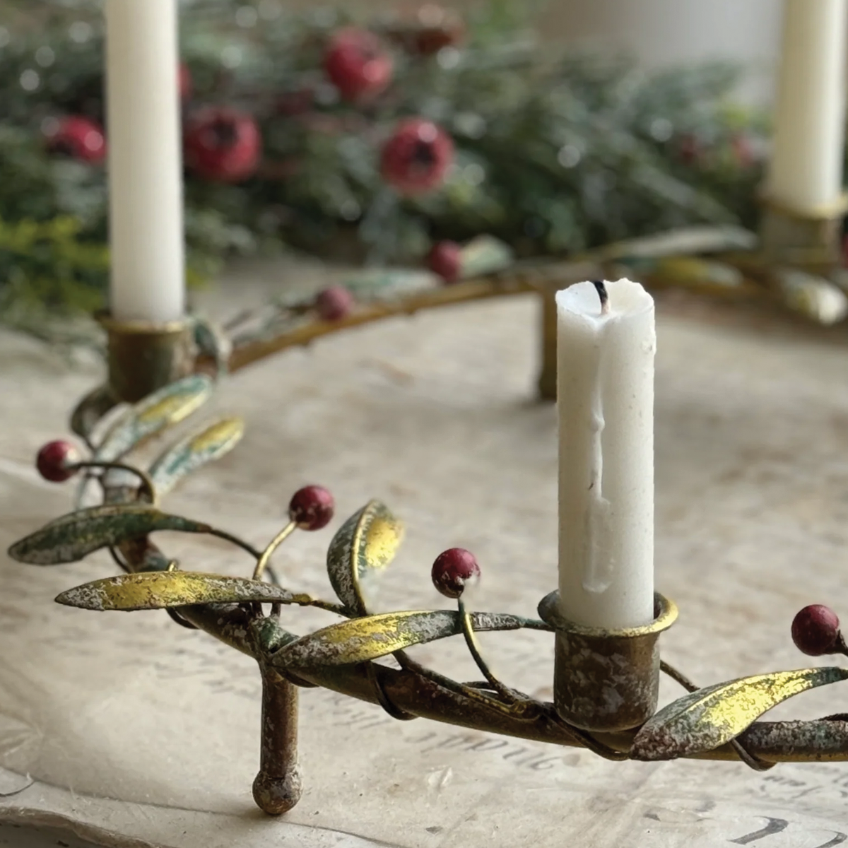 Merry Mistletoe Metal Candle Wreath