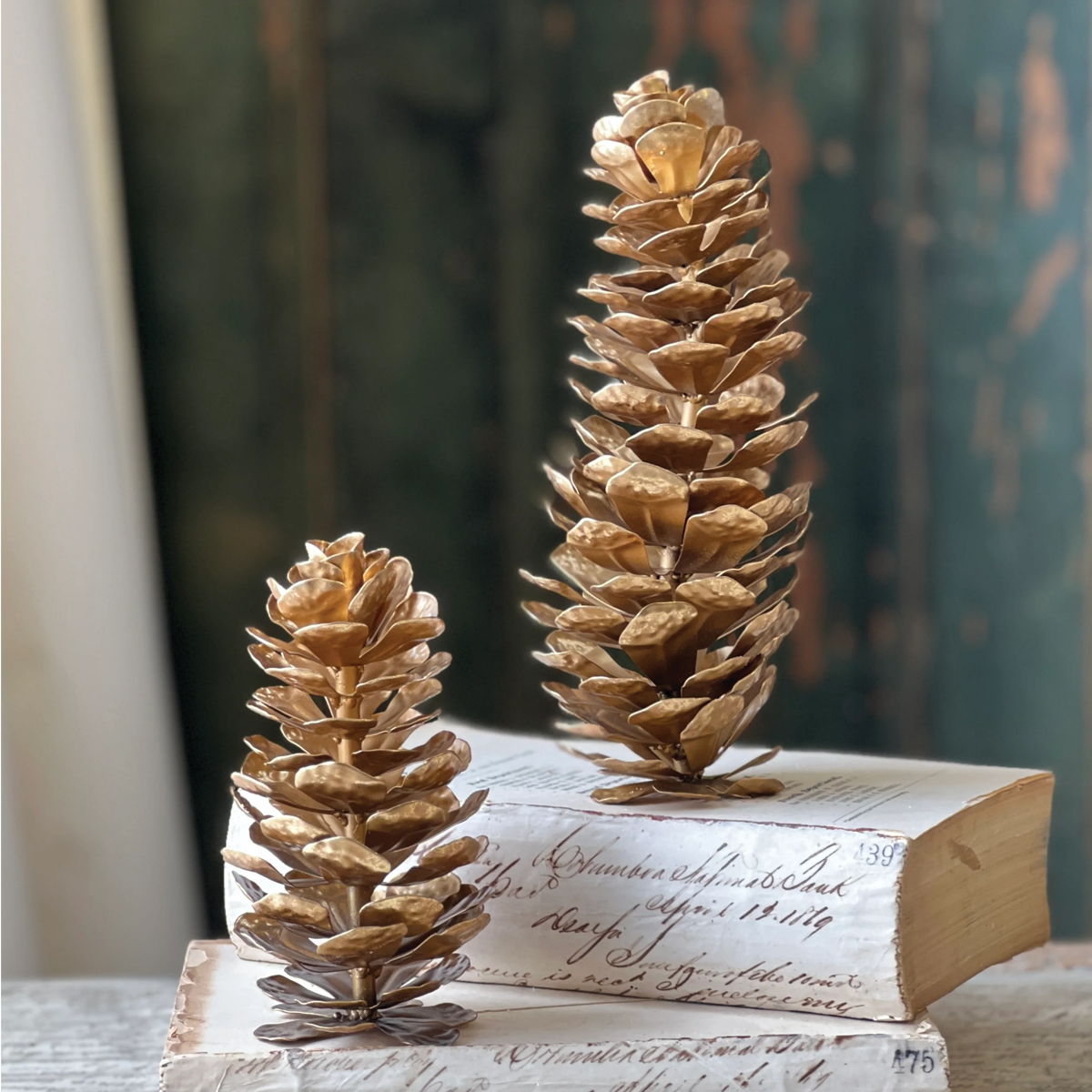 Epaulette Metal Gold Pinecone Large