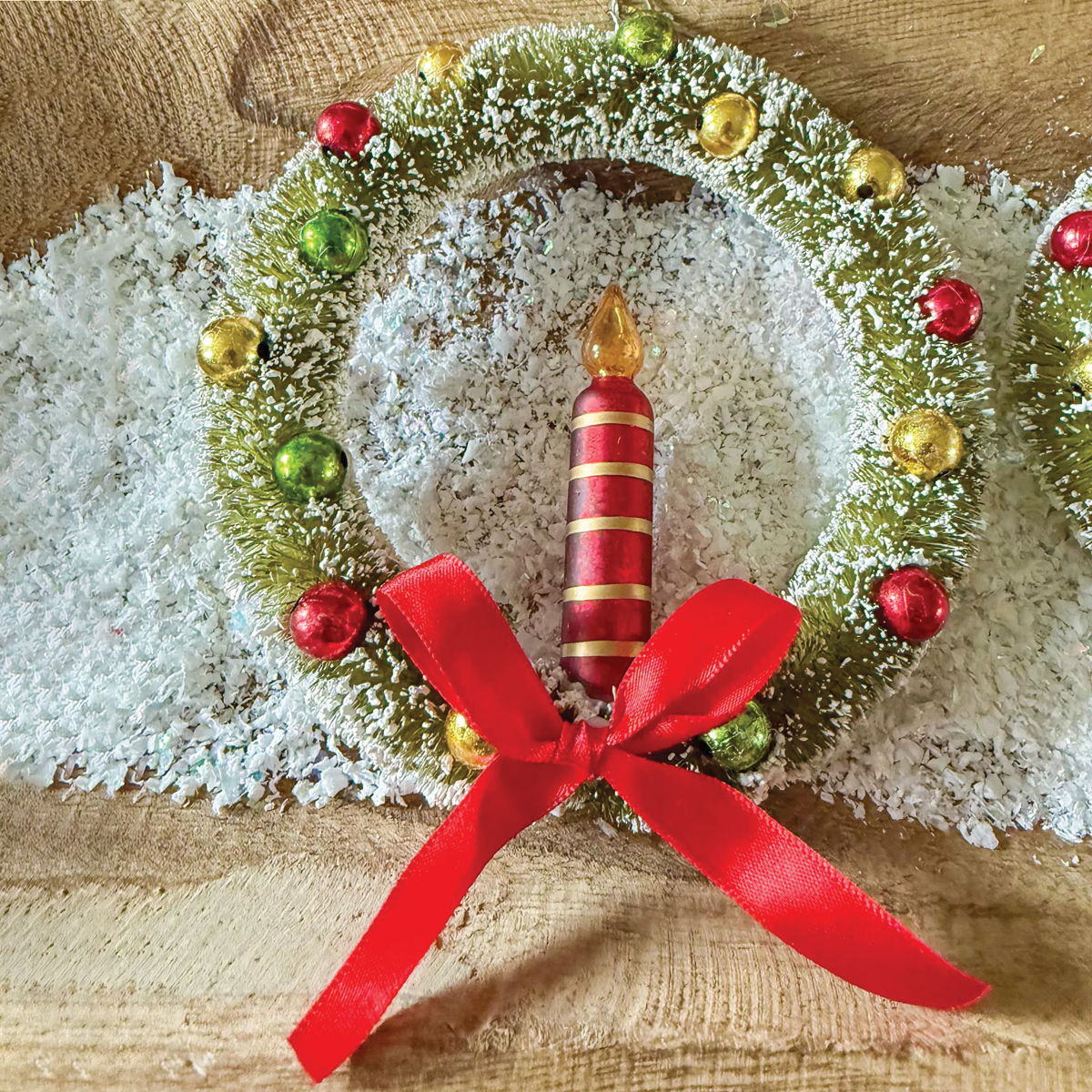 Sisal Wreath with Red Glass Candle Ornament