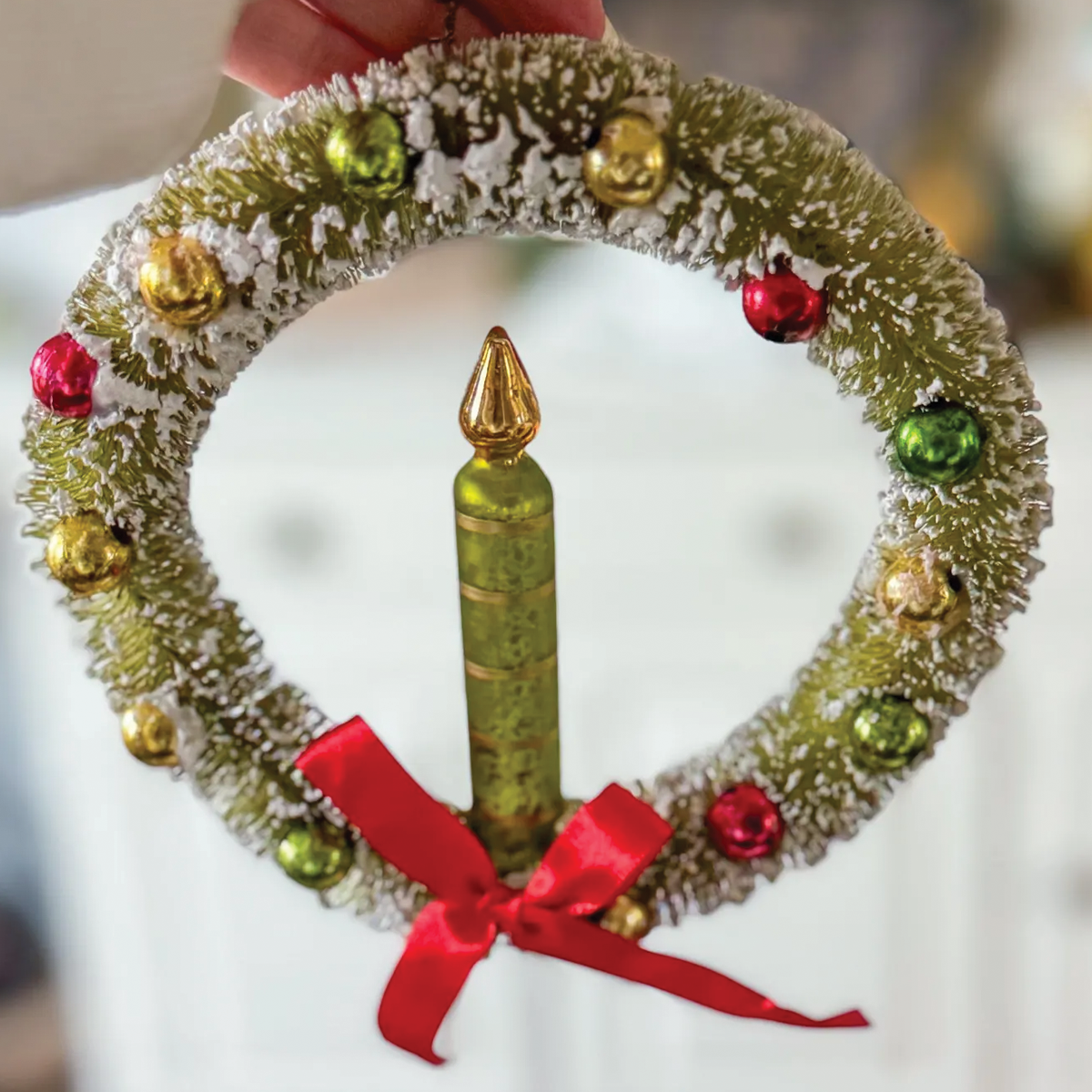 Sisal Wreath with Green Glass Candle Ornament