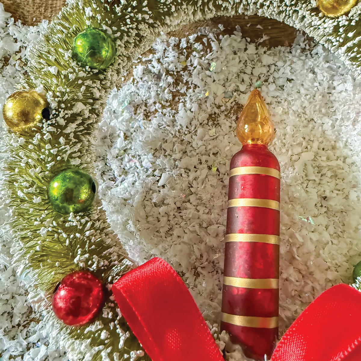 Sisal Wreath with Red Glass Candle Ornament
