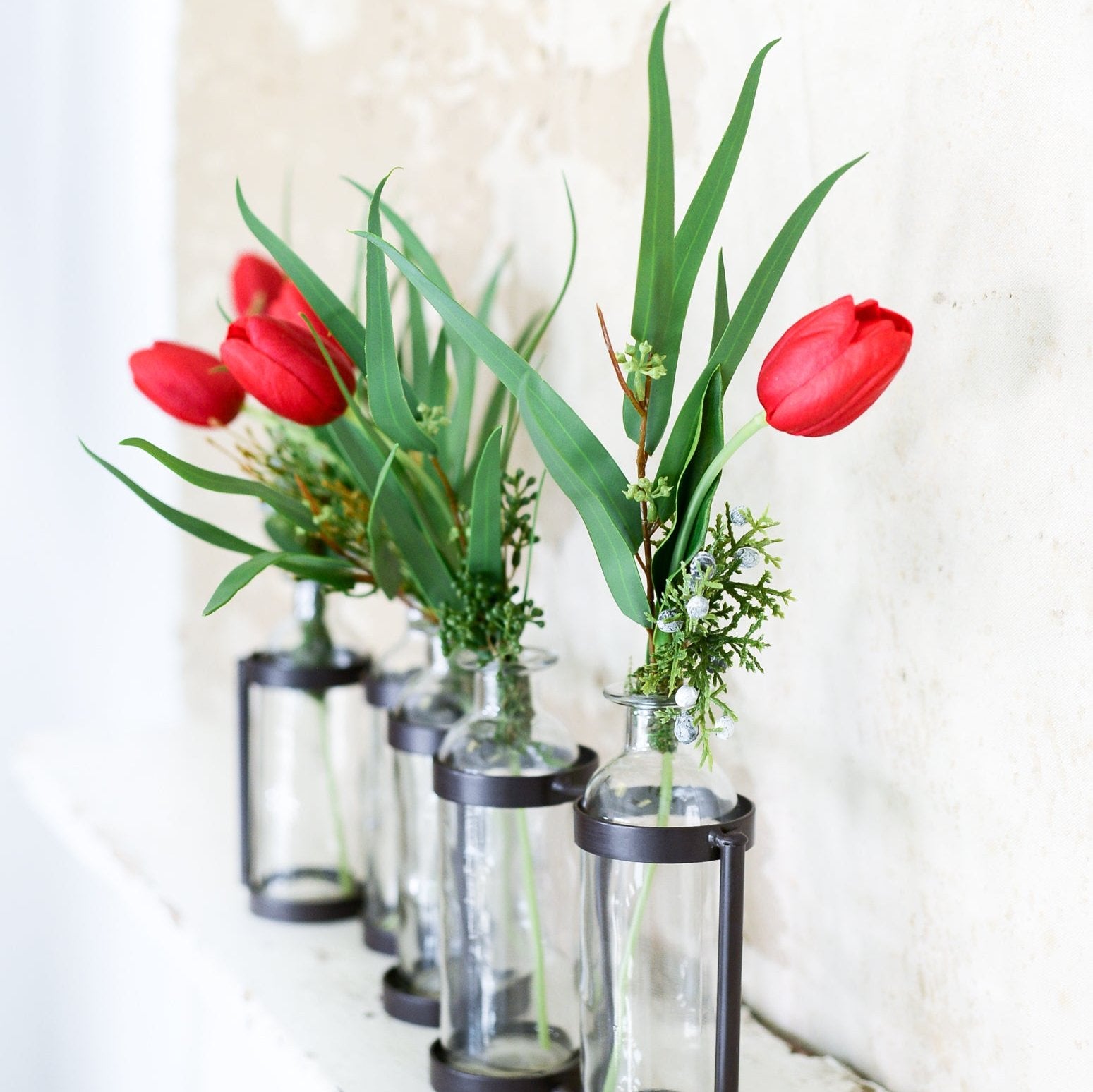 Red Tulip Holiday Mini Bouquet Drop In