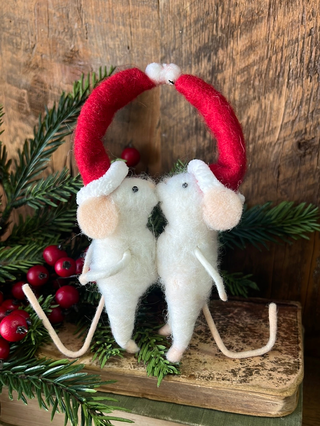 Holiday Smooching Felt Mice